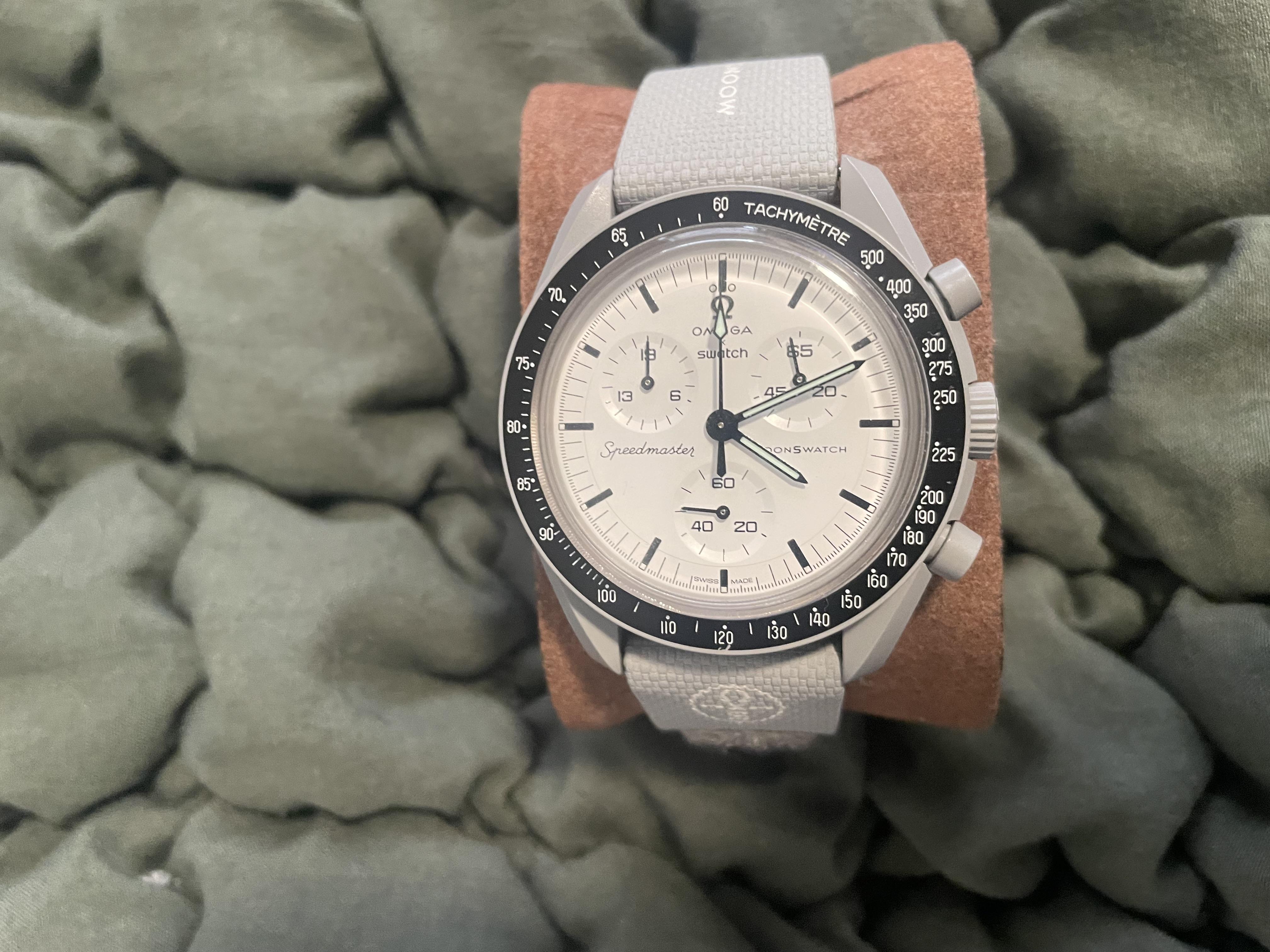 Swatch x Omega Bioceramic Moonswatch 1965 (Reference SO33M106)